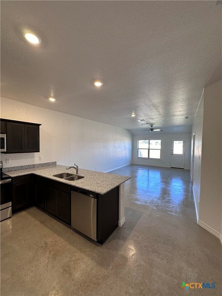 1214 Lehmann #B - Photo 7 of 27