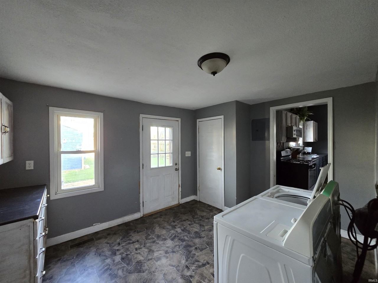 518 N Hart St - Photo 4 of 20