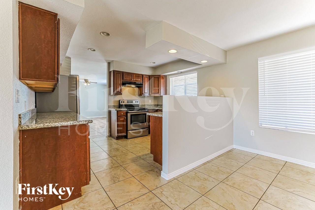7102 W Brown St - Photo 6 of 16