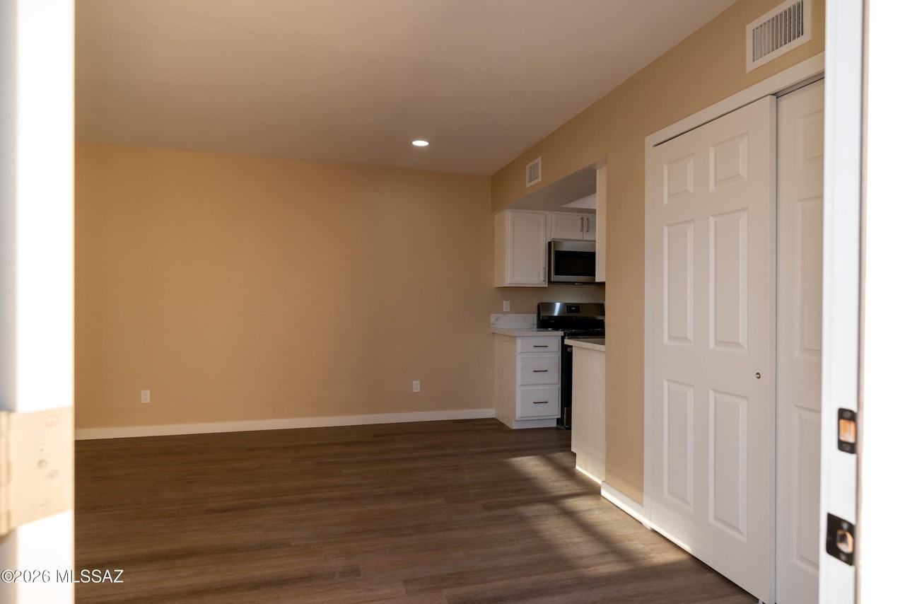 225 N Camino Del Varonil - Photo 5 of 35