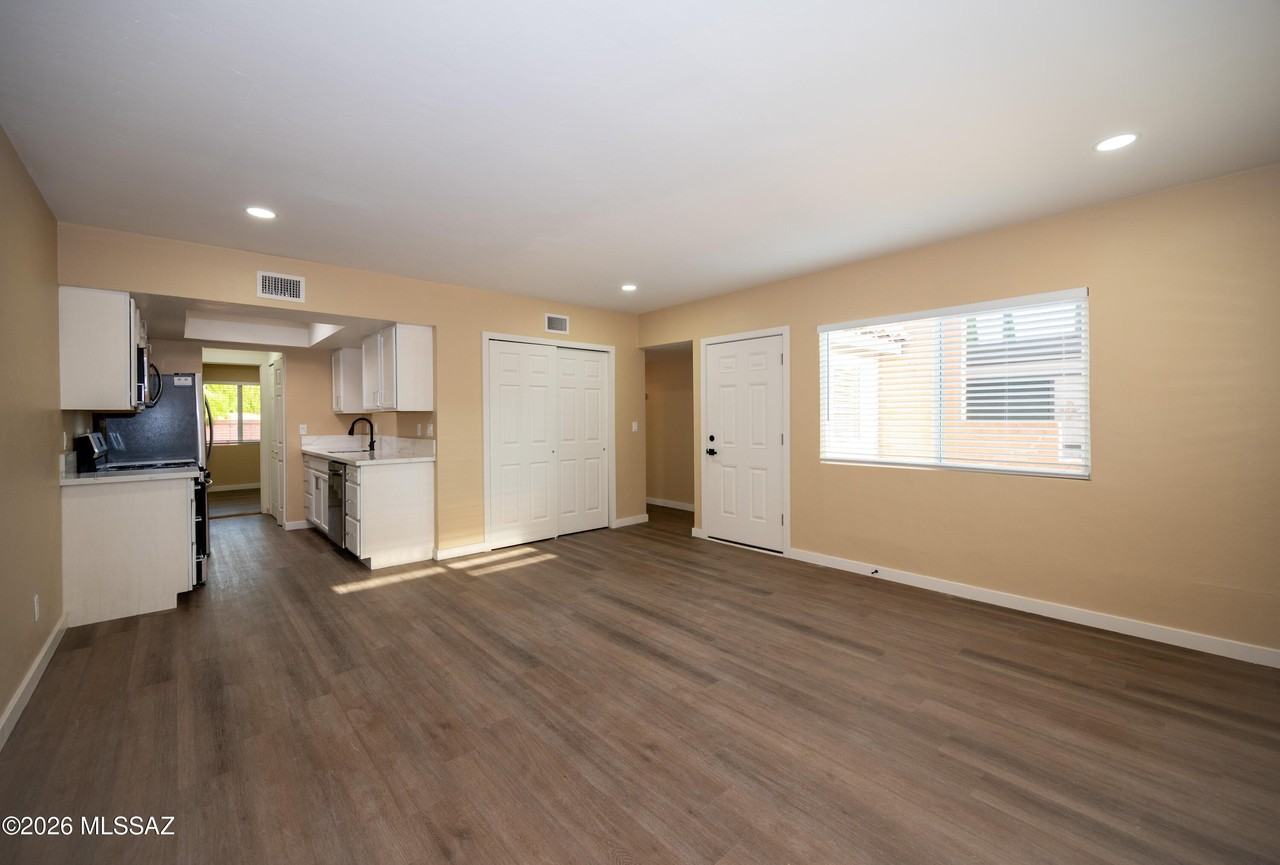 225 N Camino Del Varonil - Photo 7 of 35