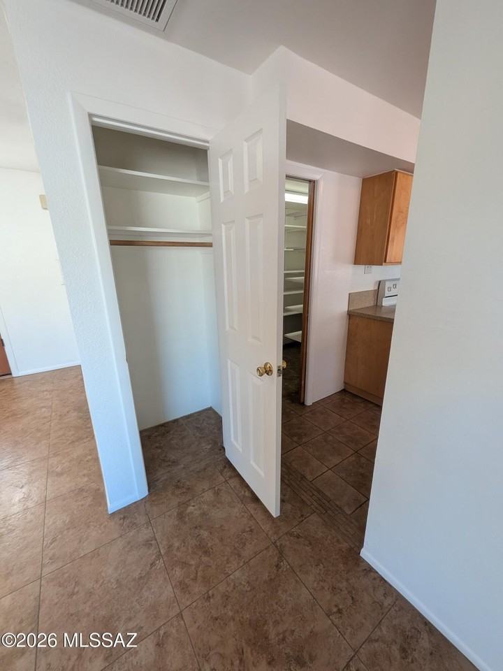 3250 W Sunbeam Ter - Photo 5 of 32