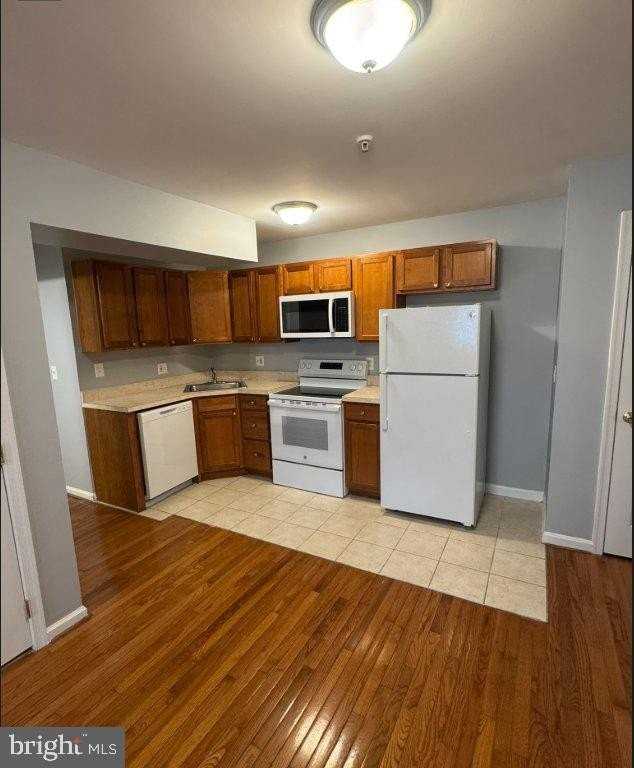 612 Eastern Ave Ne #103 - Photo 3 of 10