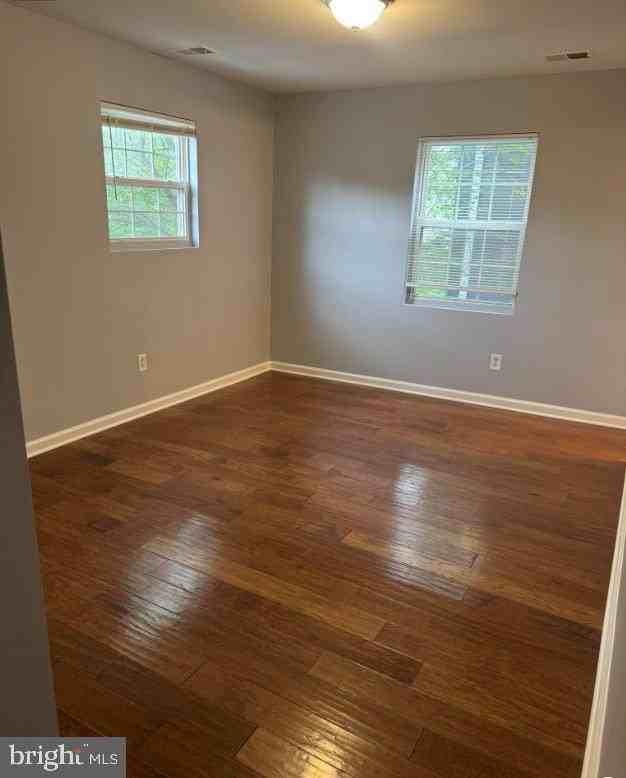 612 Eastern Ave Ne #103 - Photo 4 of 10