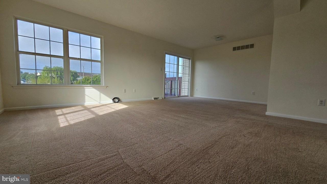 220 Trafalgar Dr - Photo 3 of 50