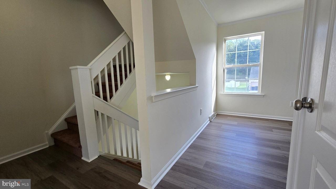 220 Trafalgar Dr - Photo 4 of 50