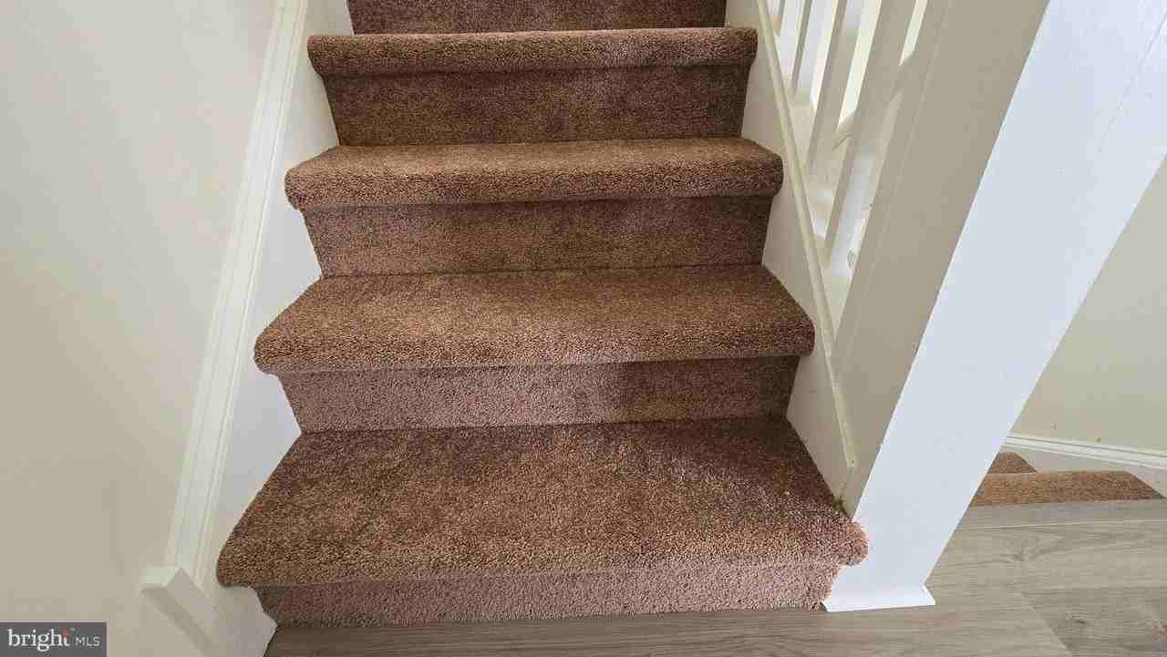 220 Trafalgar Dr - Photo 5 of 50