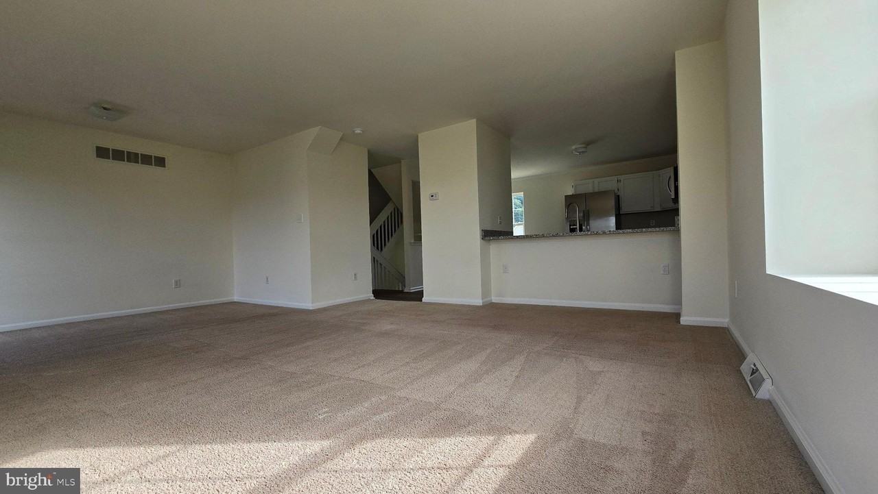 220 Trafalgar Dr - Photo 6 of 50