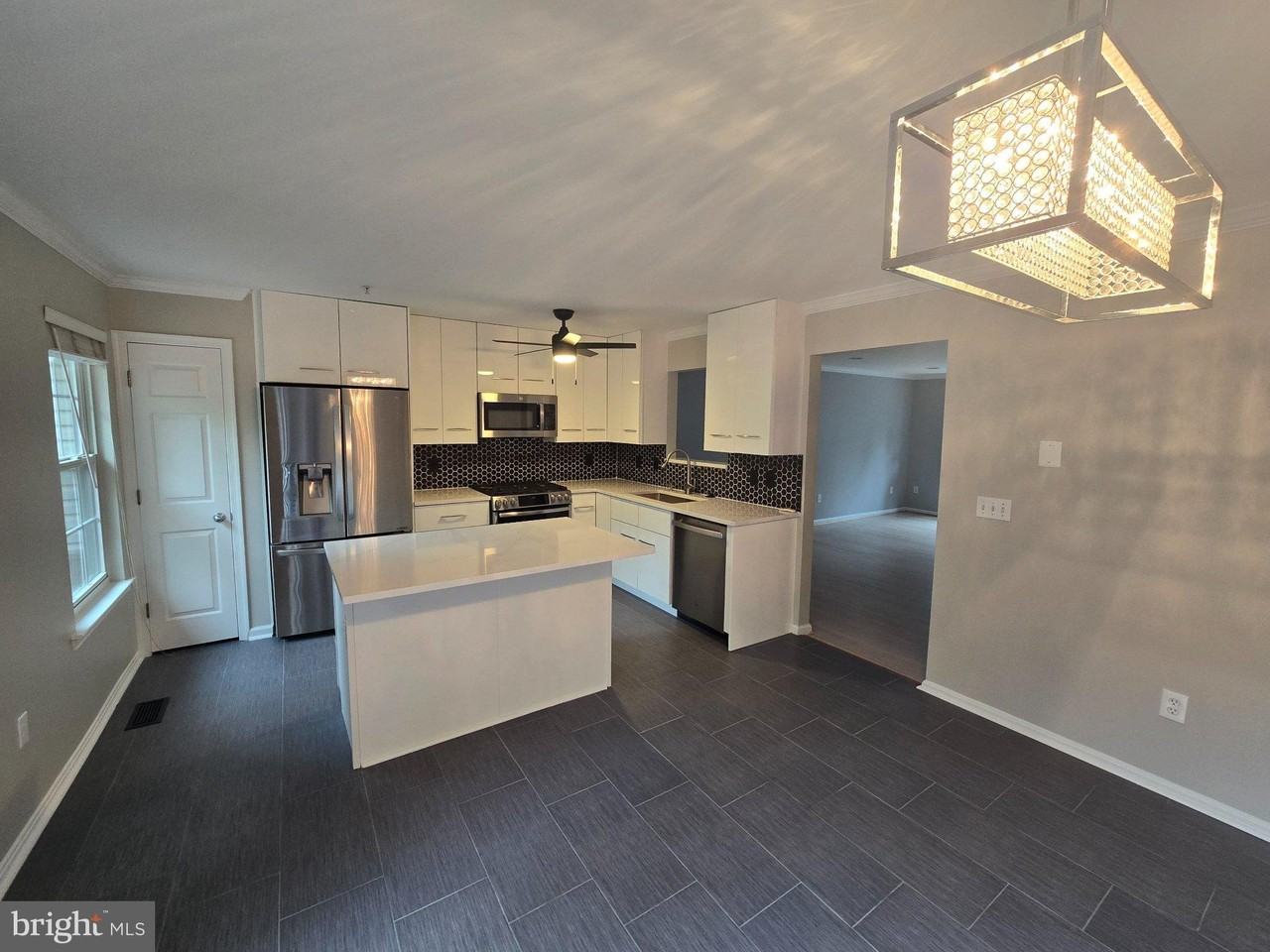 558 Francis Nicholson Way - Photo 7 of 24