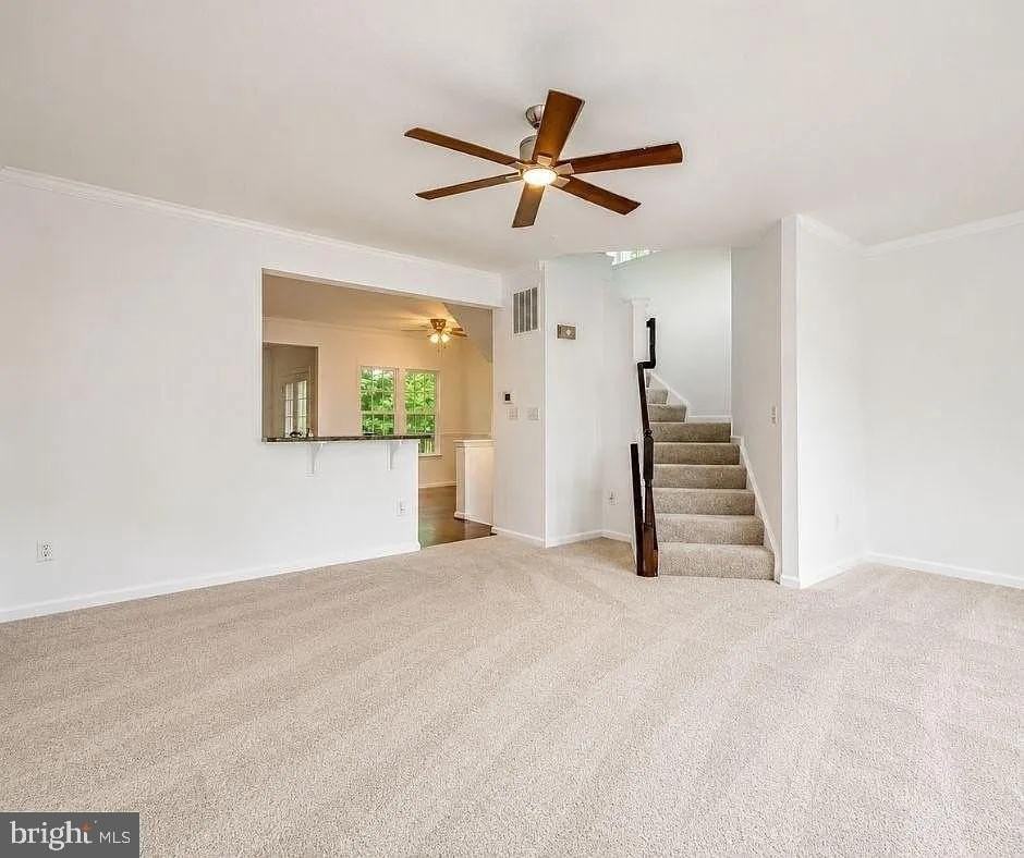 912 Hopkins Cor - Photo 5 of 34