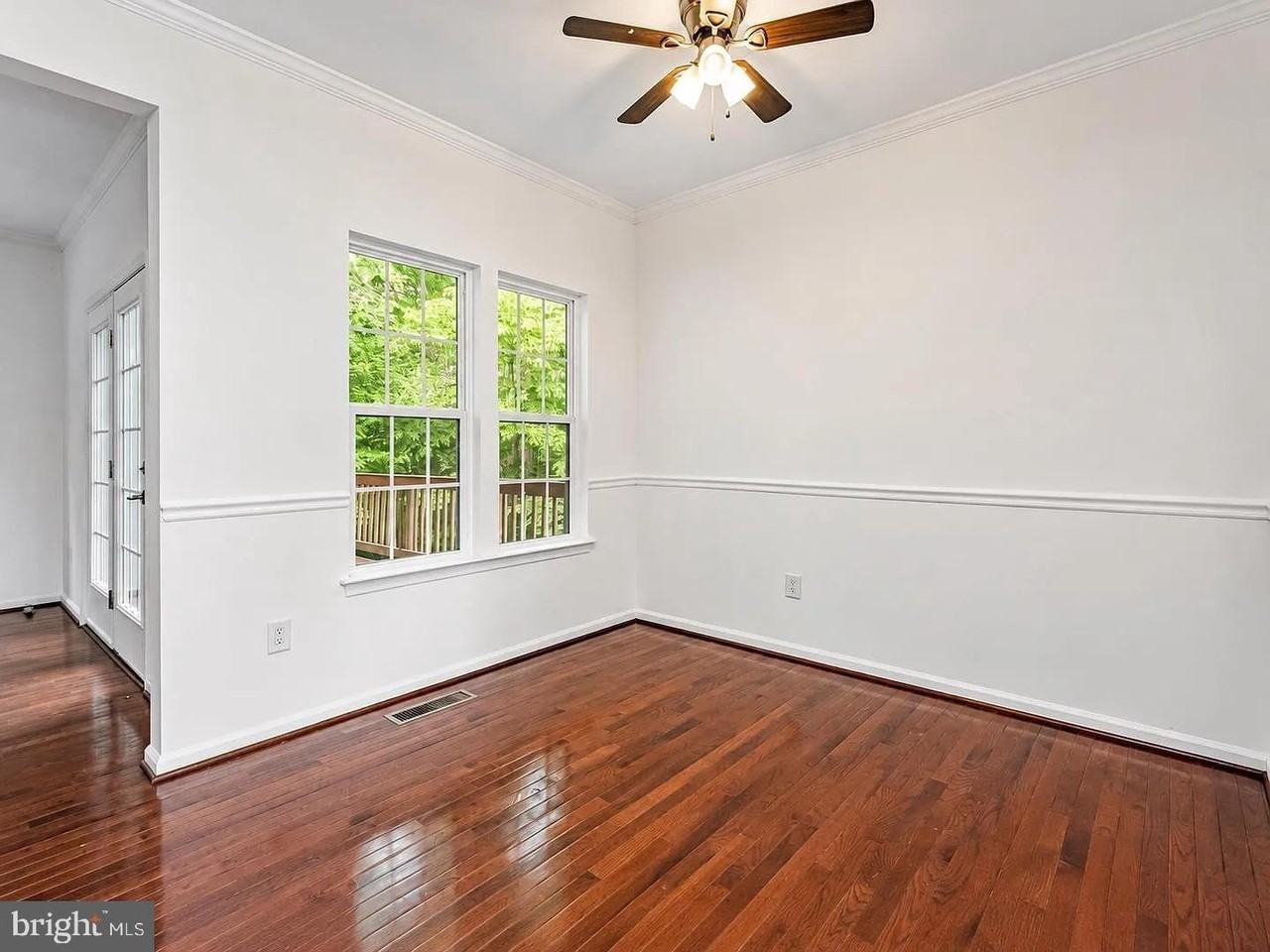 912 Hopkins Cor - Photo 7 of 34