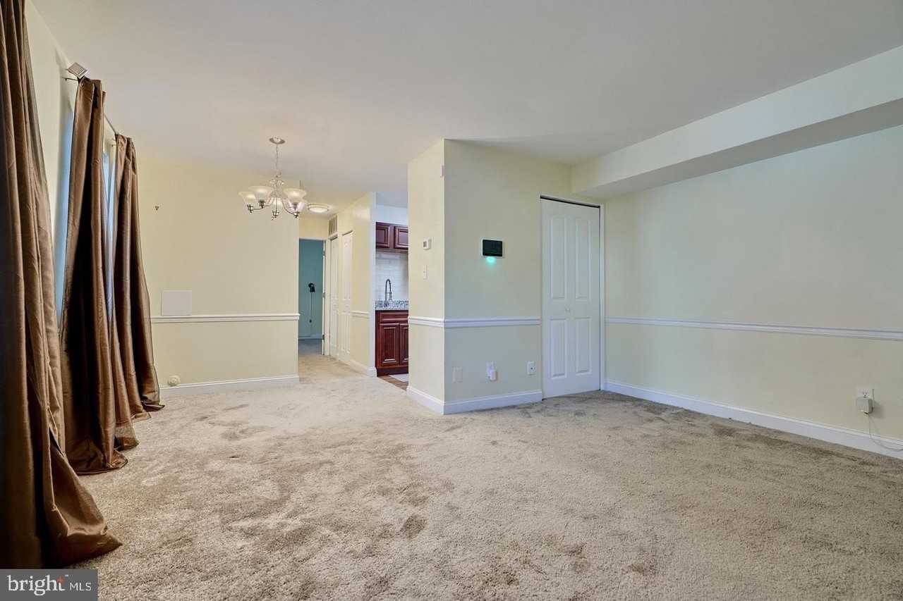 4410 Falls Bridge Dr #J - Photo 4 of 18