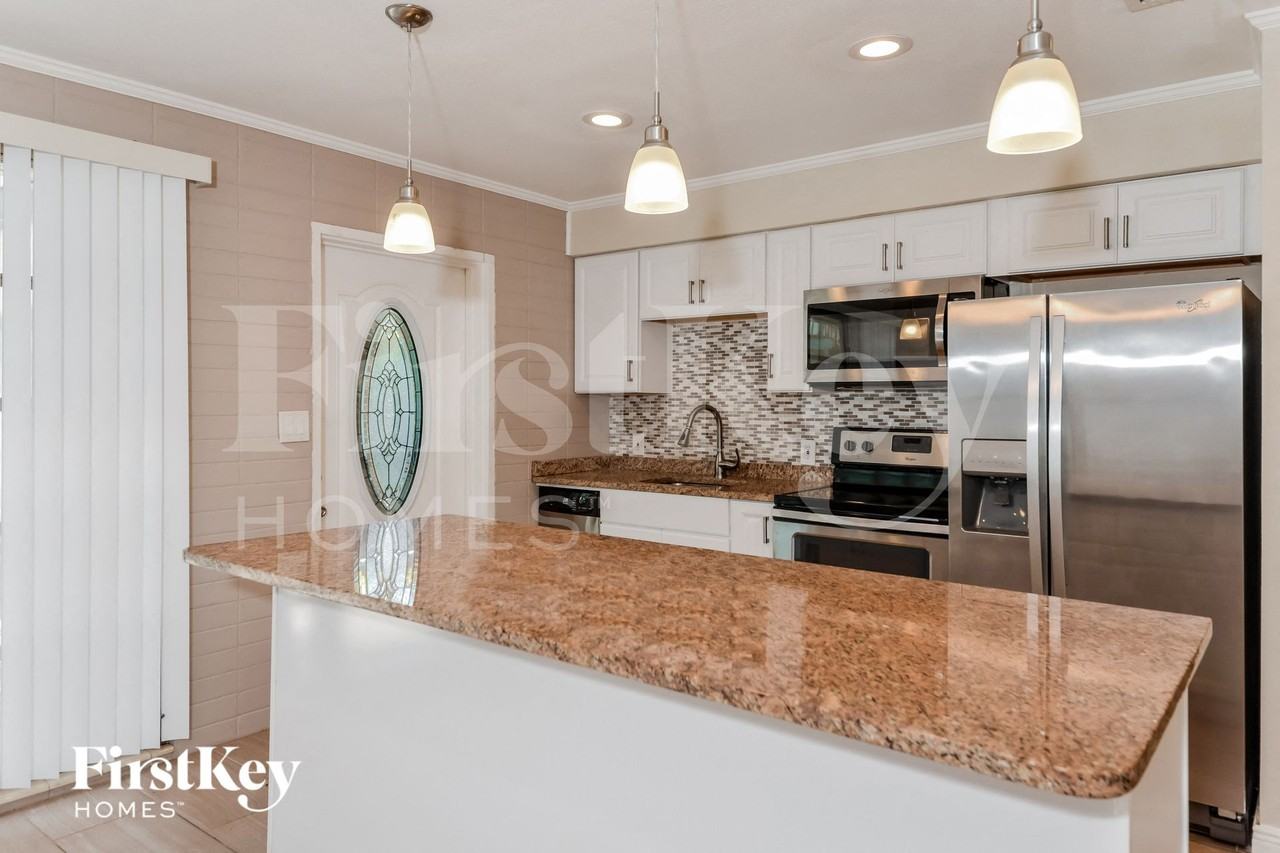 4108 15th Ave W - Photo 4 of 15