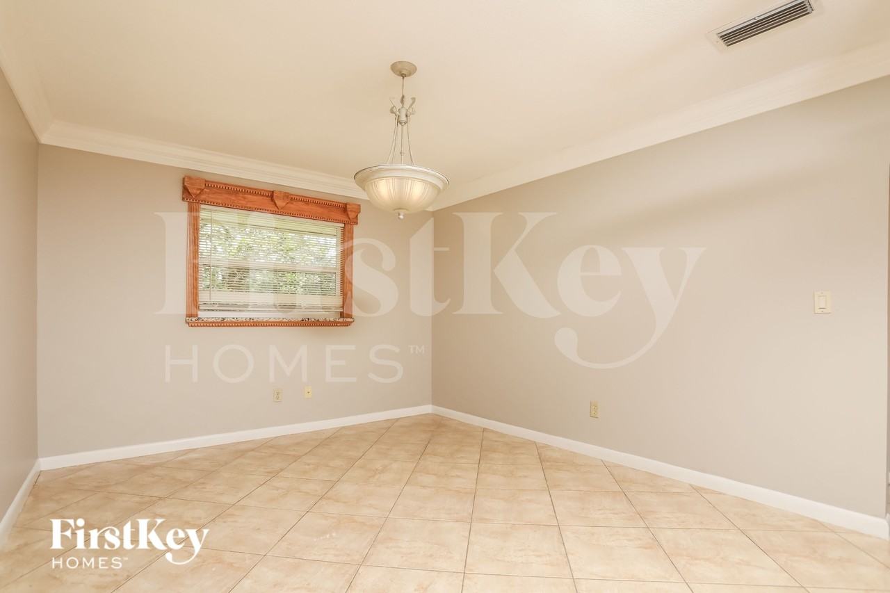 401 Broadview Ave - Photo 4 of 16