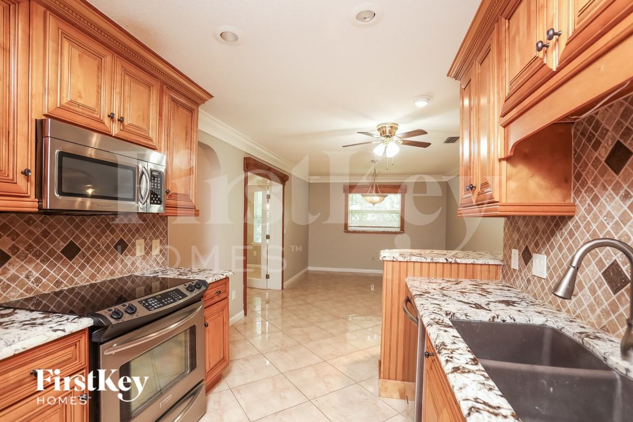 401 Broadview Ave - Photo 5 of 16
