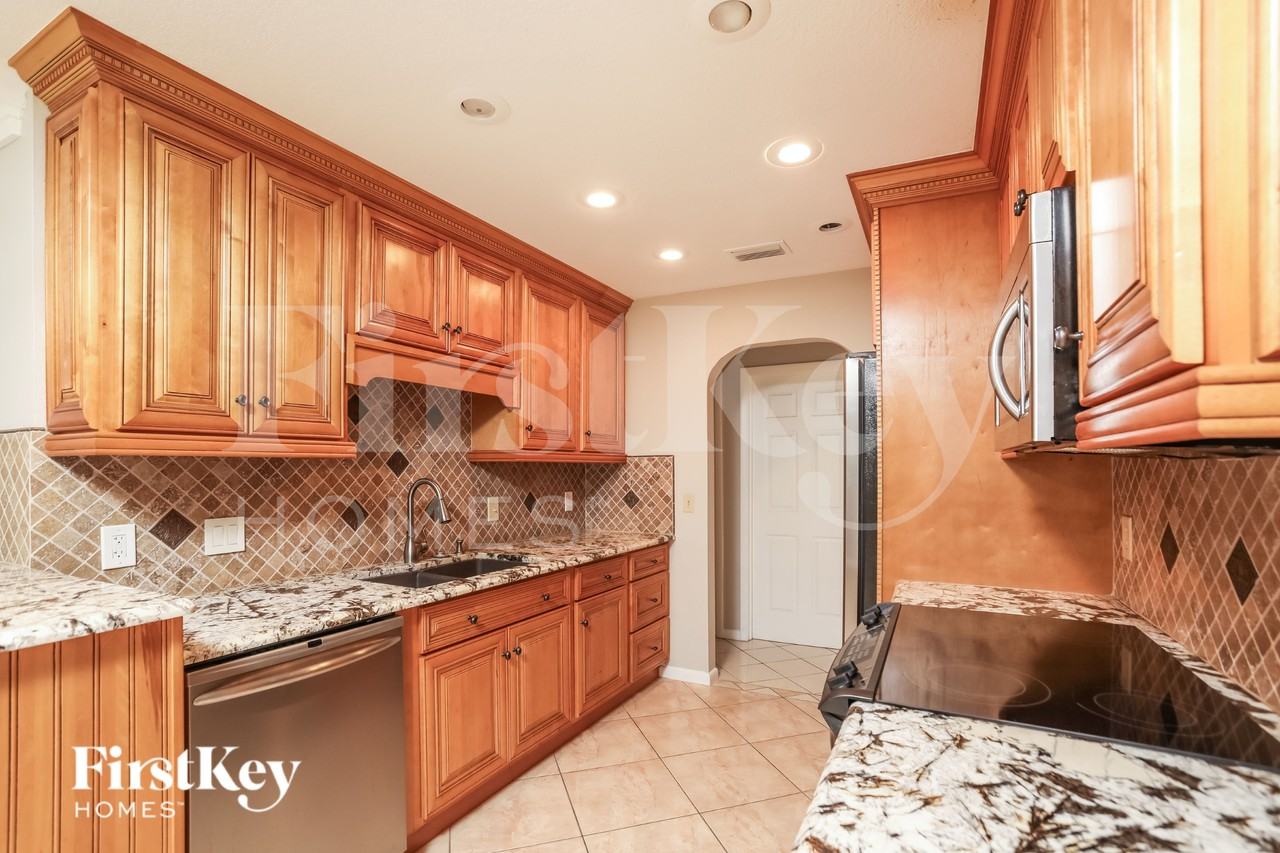 401 Broadview Ave - Photo 6 of 16