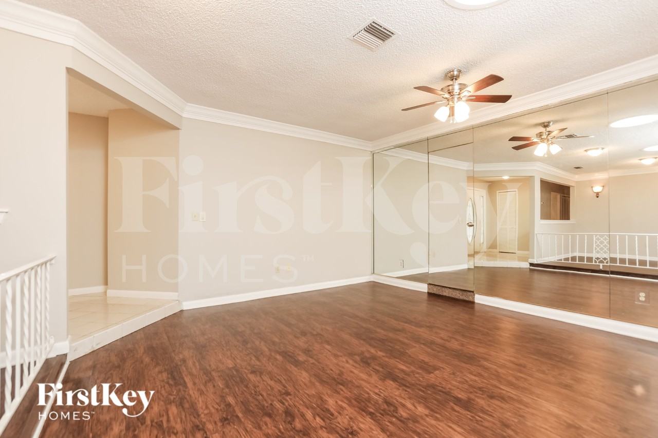 401 Broadview Ave - Photo 7 of 16