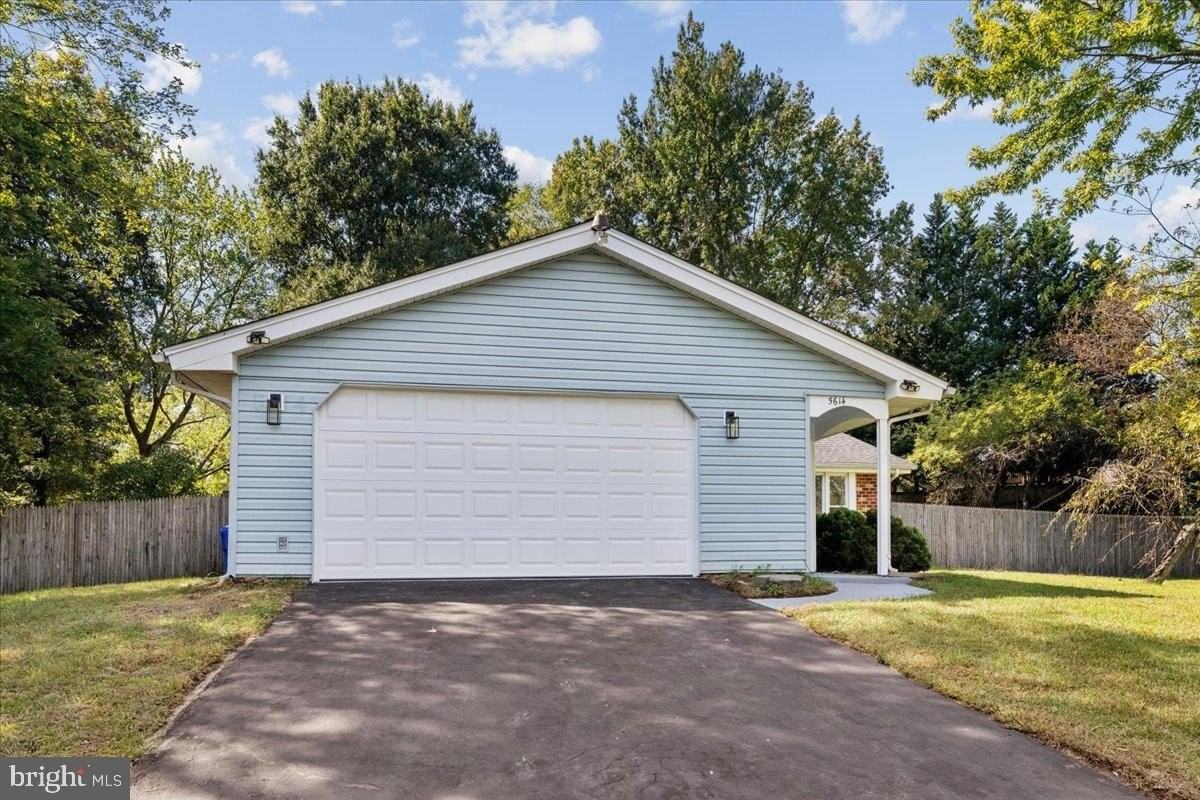 5614 Daniel Cir - Photo 7 of 50