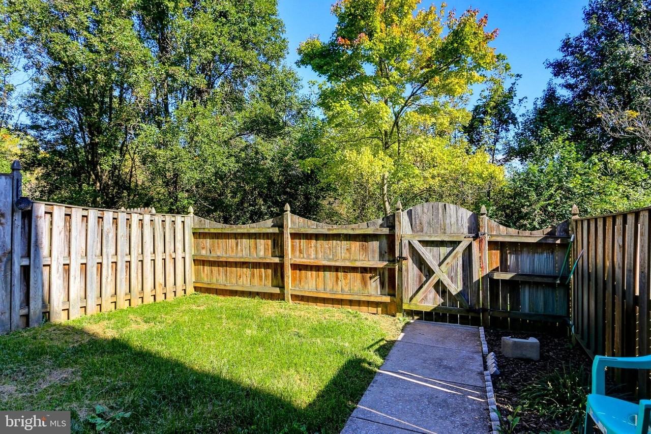 5210 Duke Ct - Photo 6 of 39