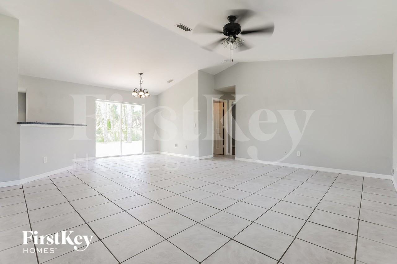 2747 Yacolt Ave - Photo 3 of 18