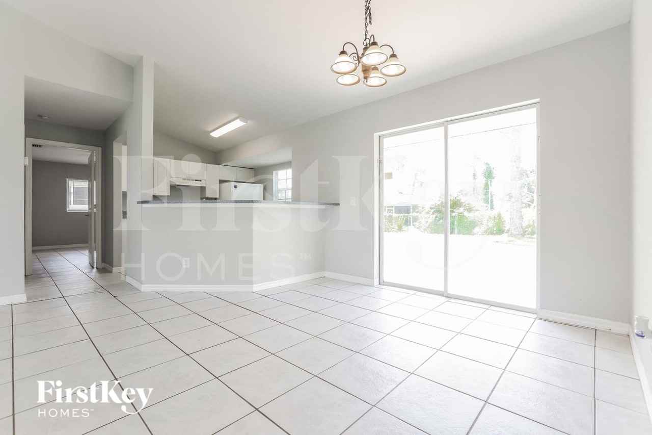 2747 Yacolt Ave - Photo 5 of 18
