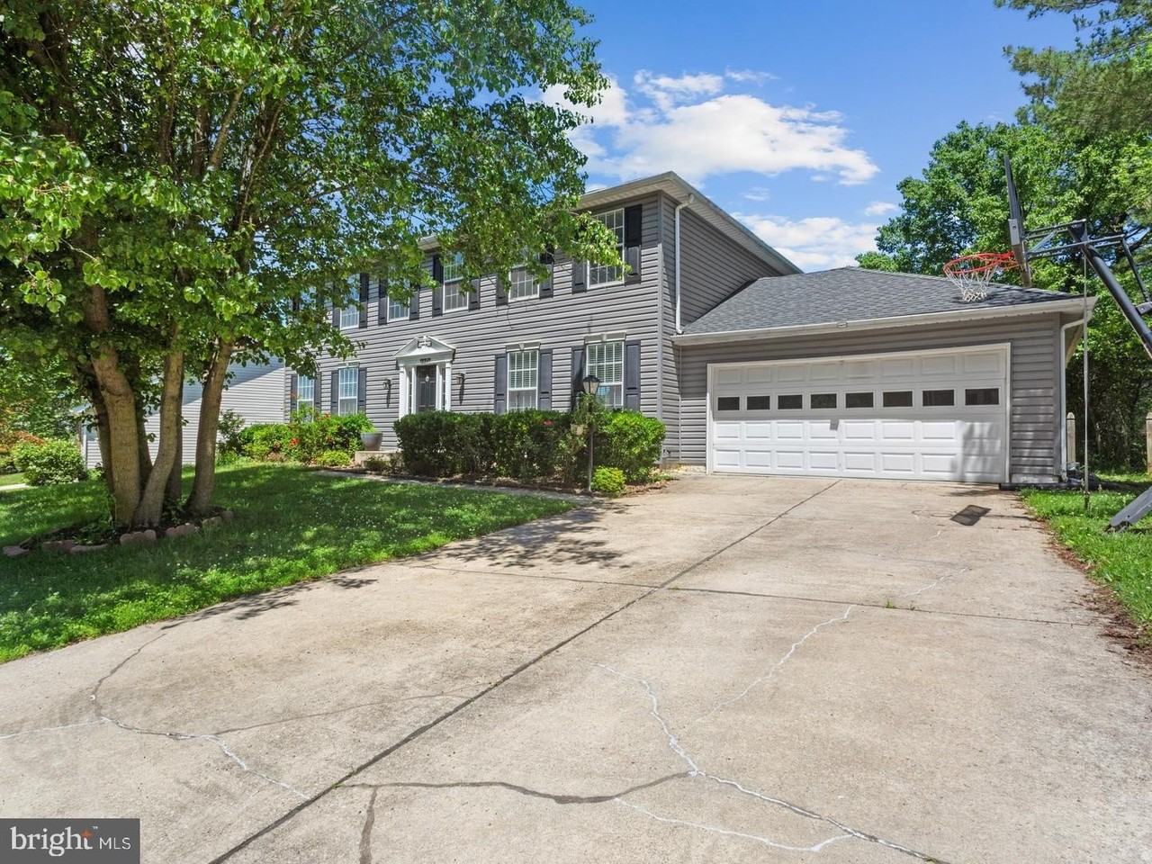 12204 Stanfield Ct - Photo 2 of 50