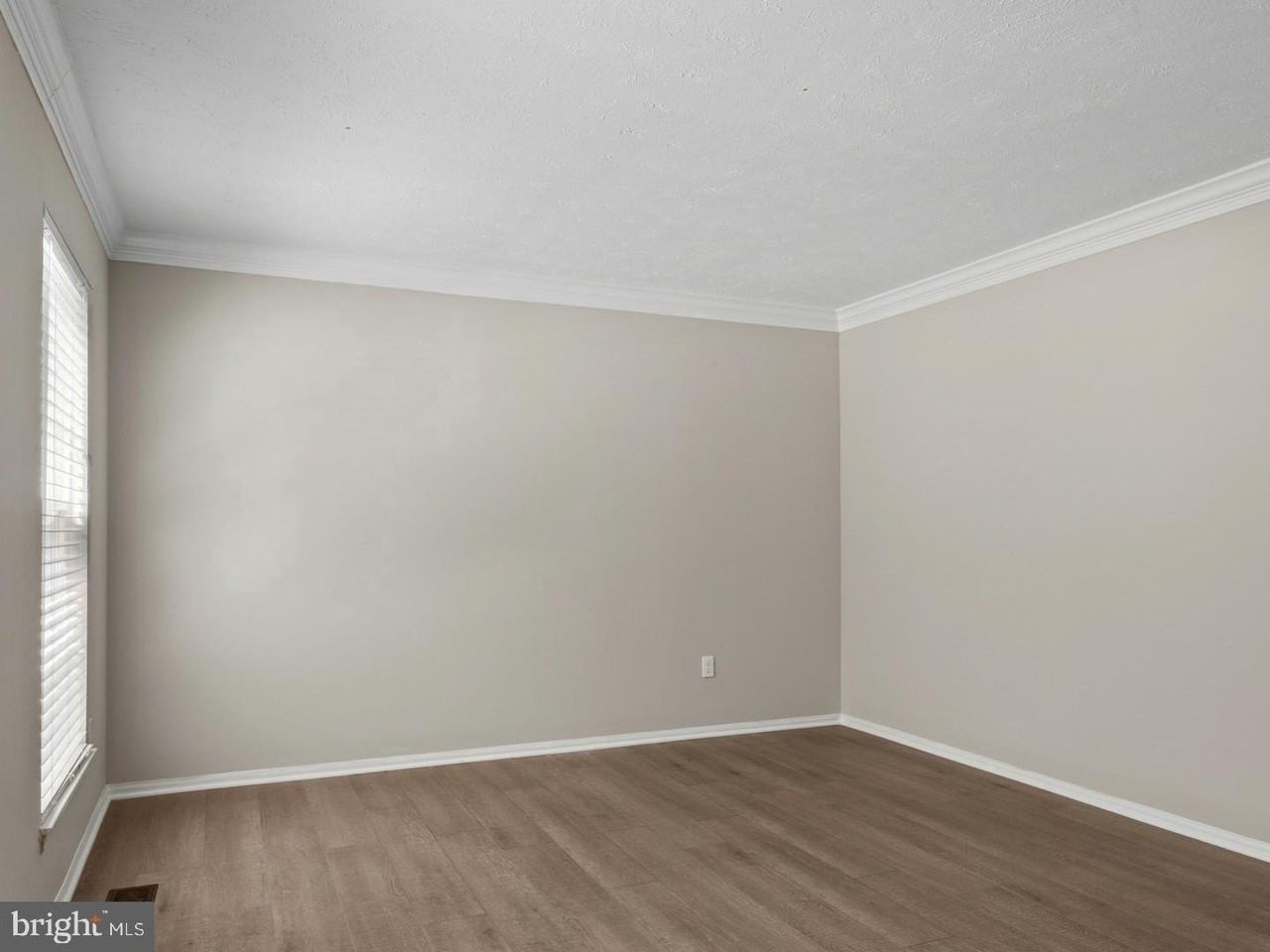 12204 Stanfield Ct - Photo 5 of 50