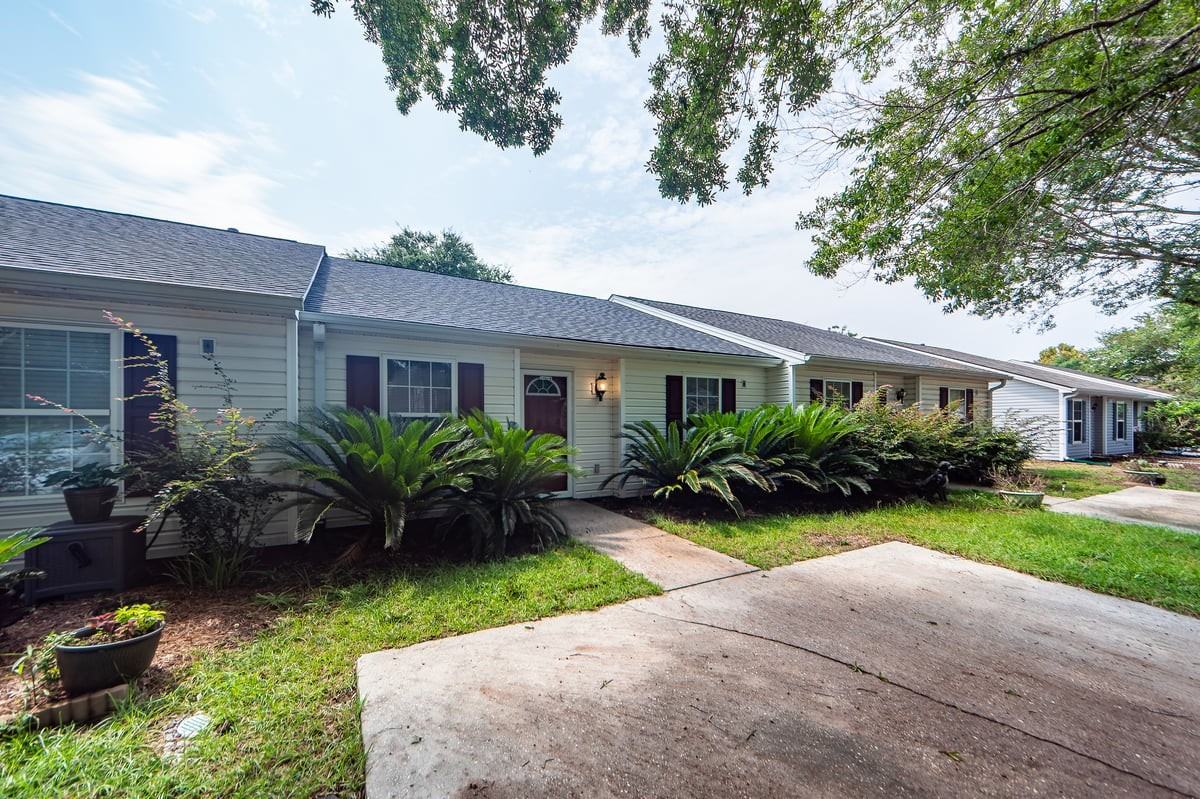 1421 Amanda Park Ln - Photo 2 of 50
