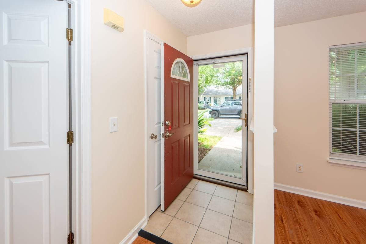 1421 Amanda Park Ln - Photo 4 of 50
