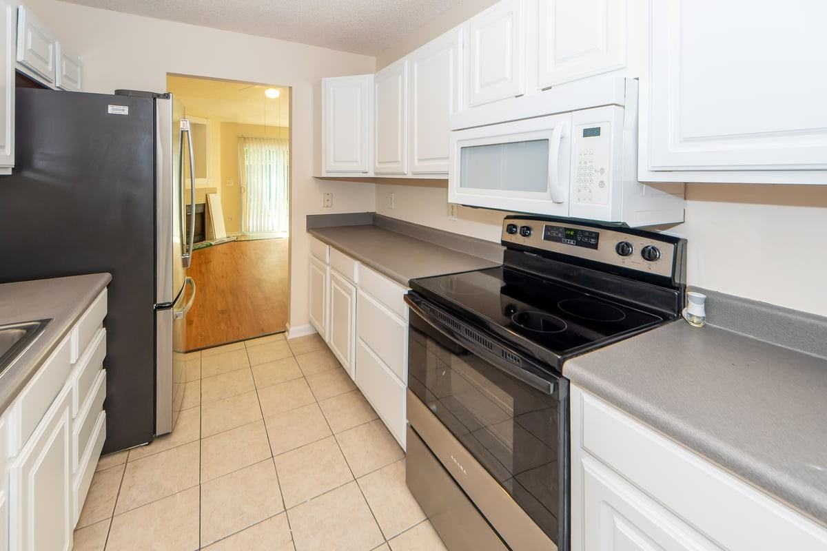 1421 Amanda Park Ln - Photo 5 of 50
