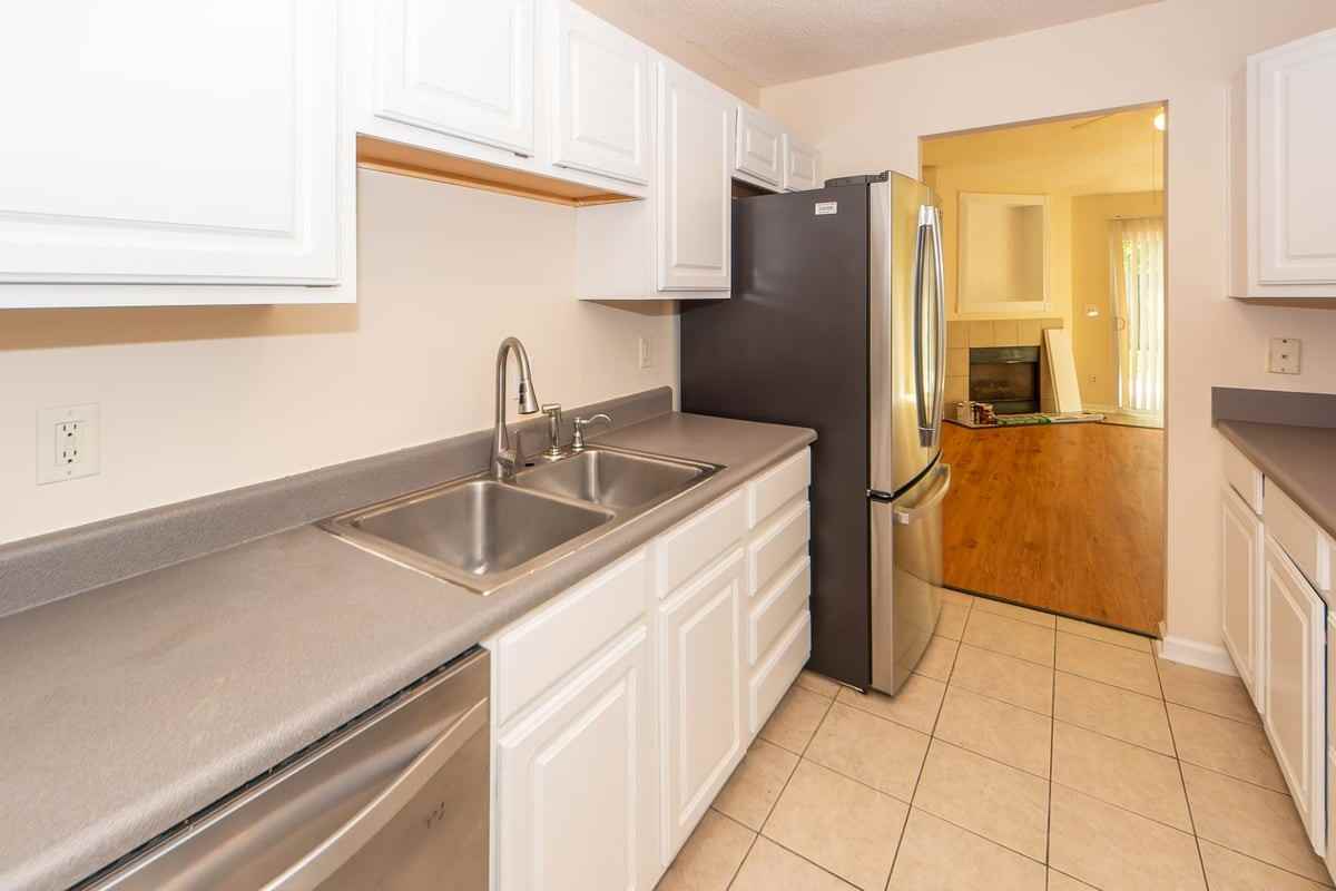 1421 Amanda Park Ln - Photo 6 of 50