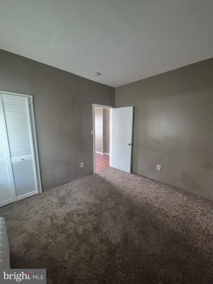 50 W Monroe St #1 - Photo 5 of 7