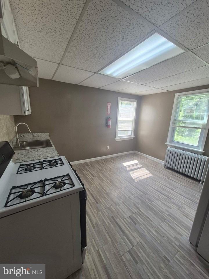 50 W Monroe St #1 - Photo 6 of 7