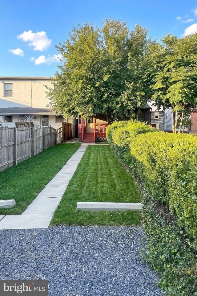 131 W Middle St - Photo 2 of 17