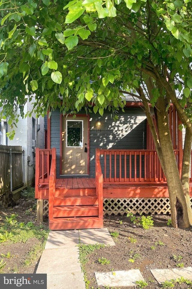 131 W Middle St - Photo 3 of 17