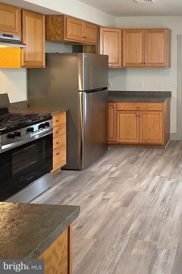 131 W Middle St - Photo 5 of 17