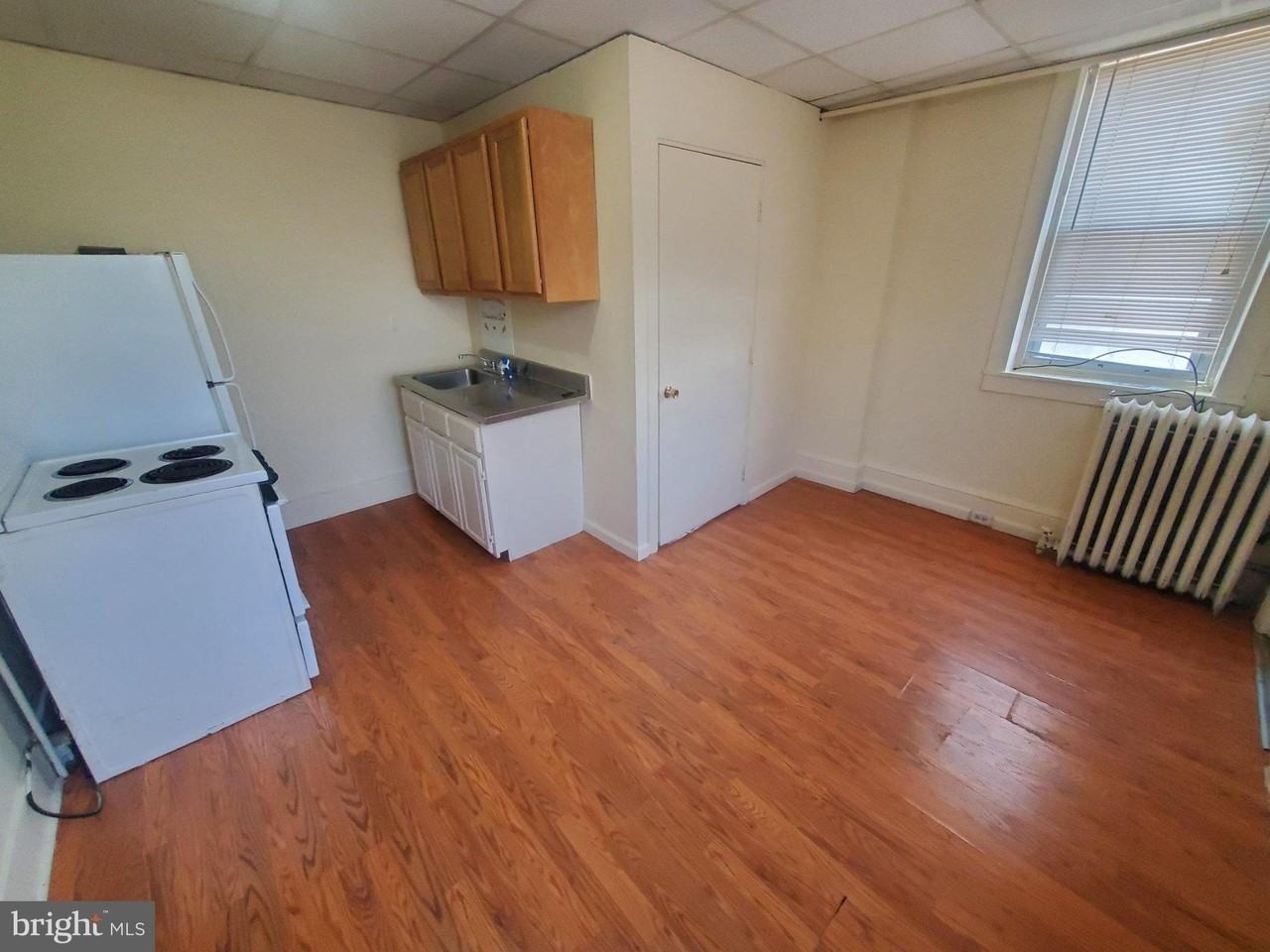 960 N 11th St #1B - Photo 3 of 6