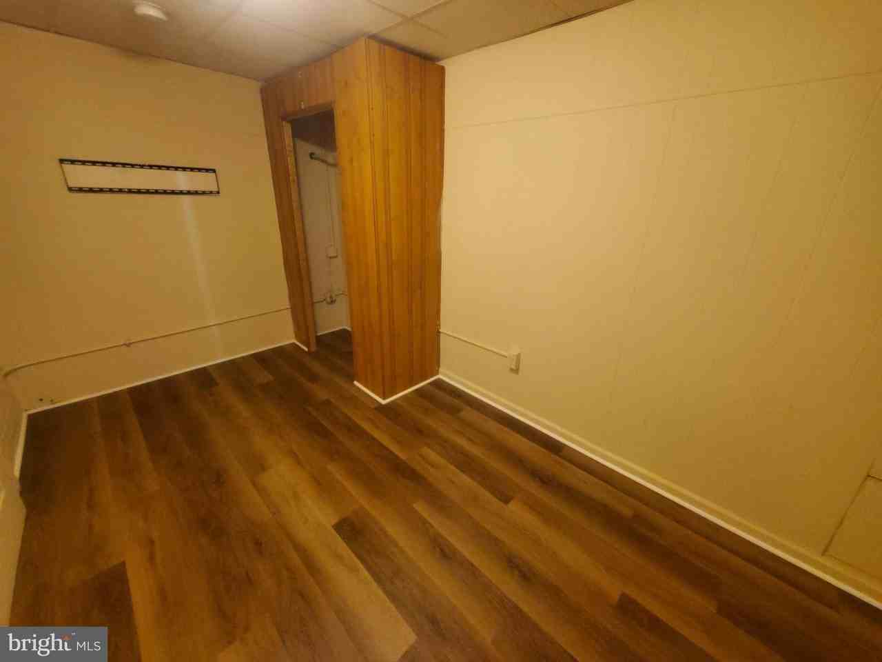 960 N 11th St #1B - Photo 5 of 6