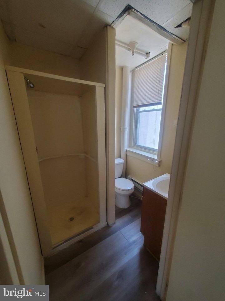 960 N 11th St #1B - Photo 6 of 6