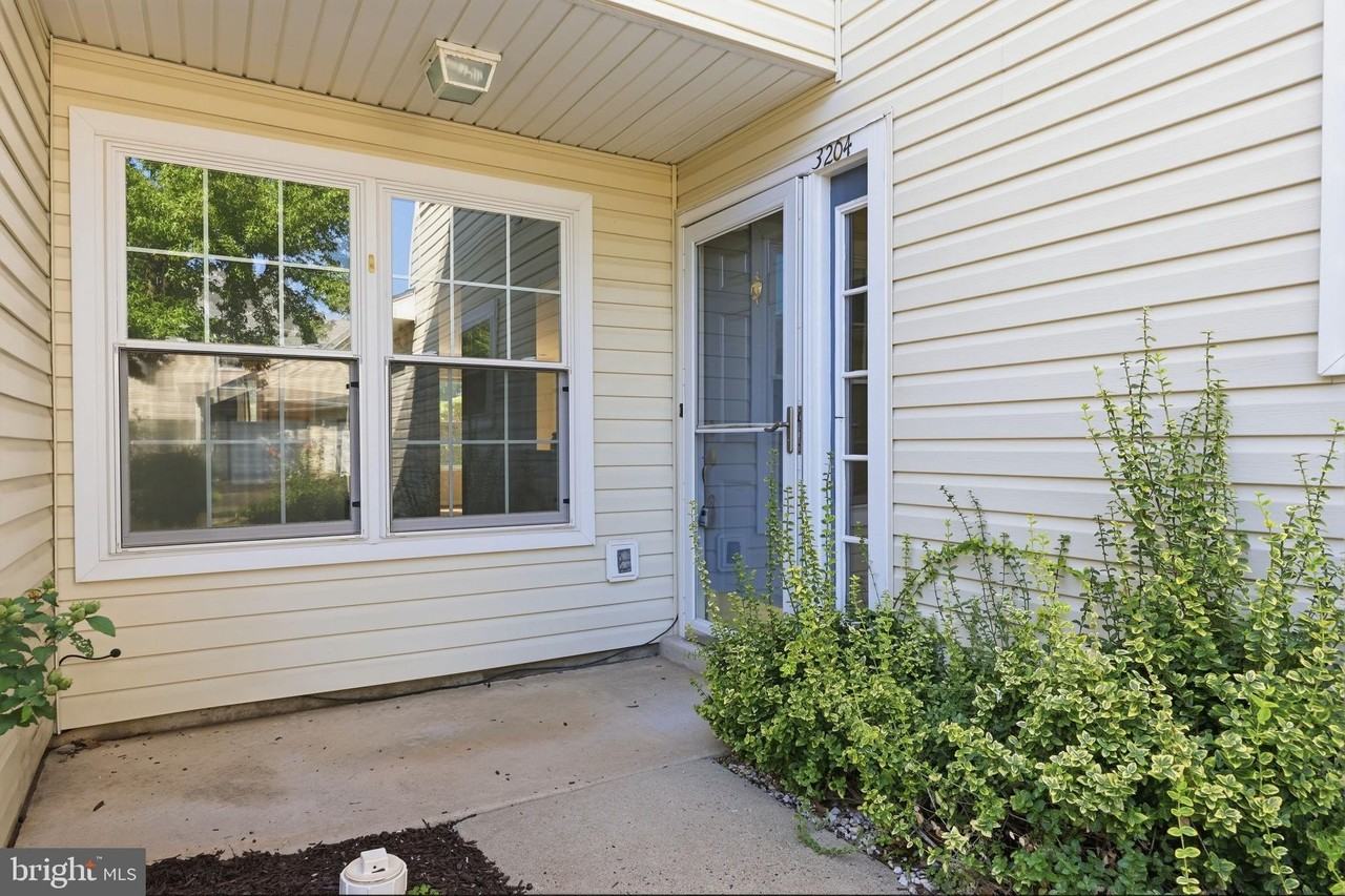 3204 Sterling Rd - Photo 3 of 31