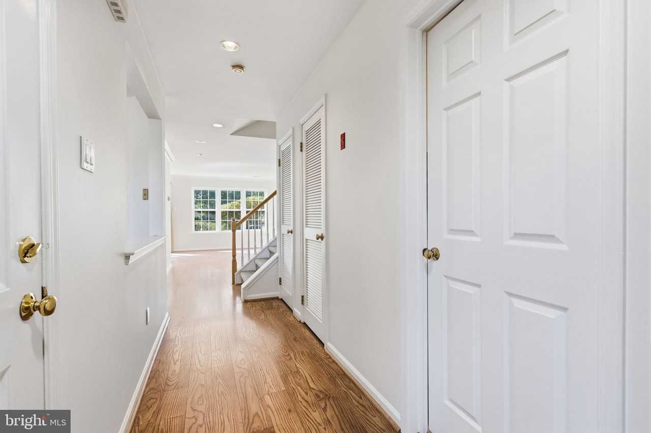 3204 Sterling Rd - Photo 4 of 31