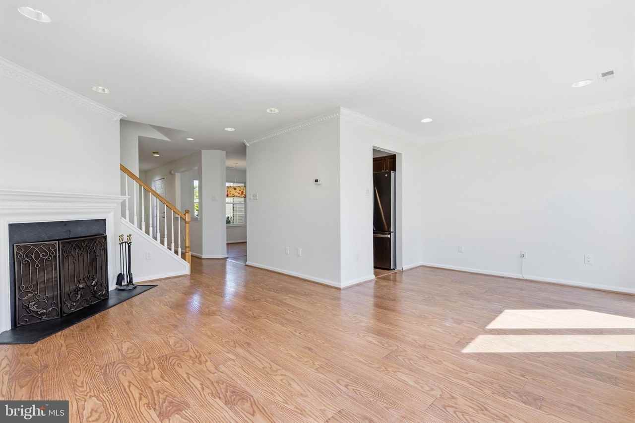 3204 Sterling Rd - Photo 7 of 31