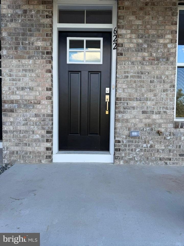 622 Brass Ln - Photo 2 of 32