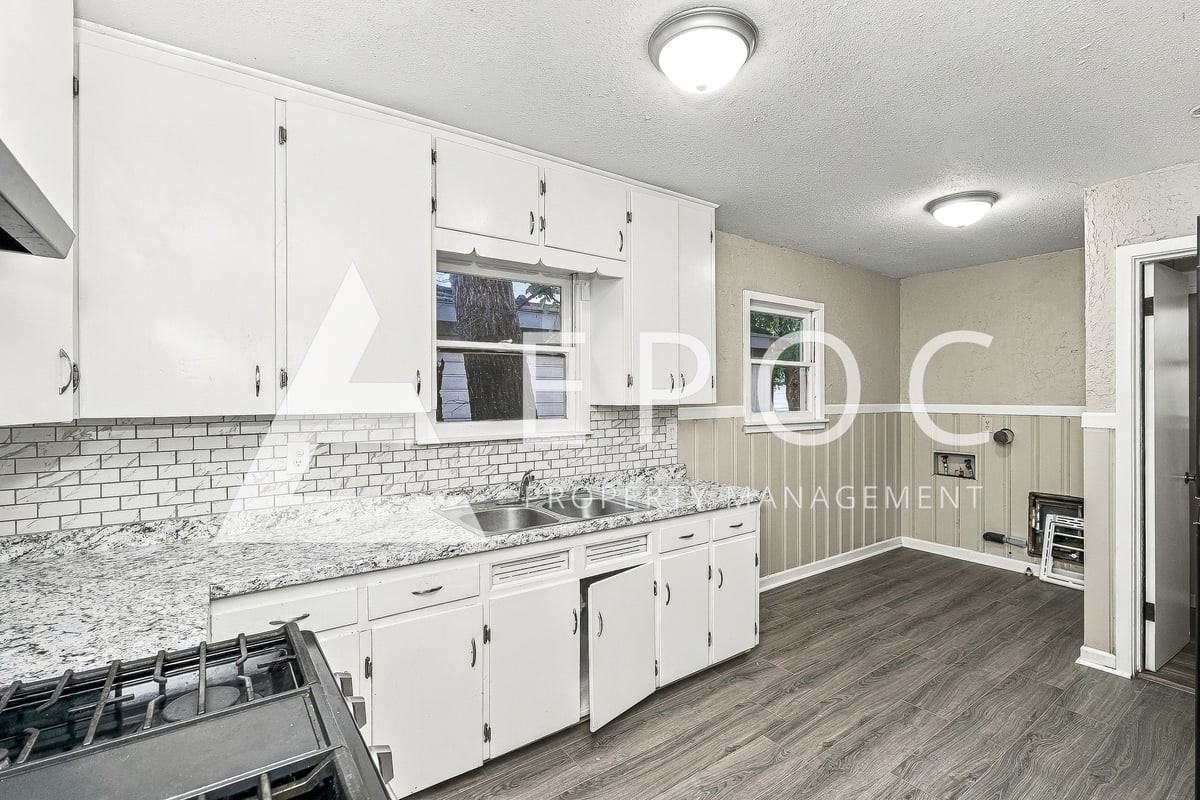 2611 Lawrence Rd - Photo 3 of 30