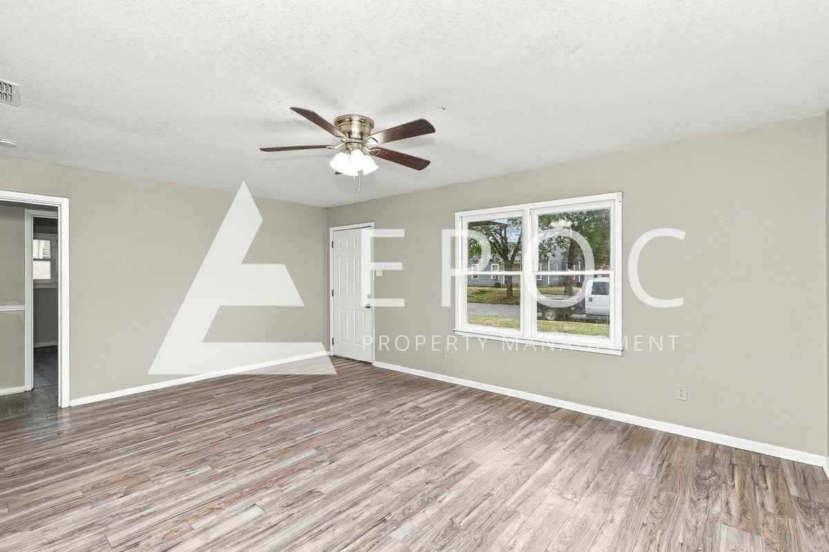 2611 Lawrence Rd - Photo 4 of 30
