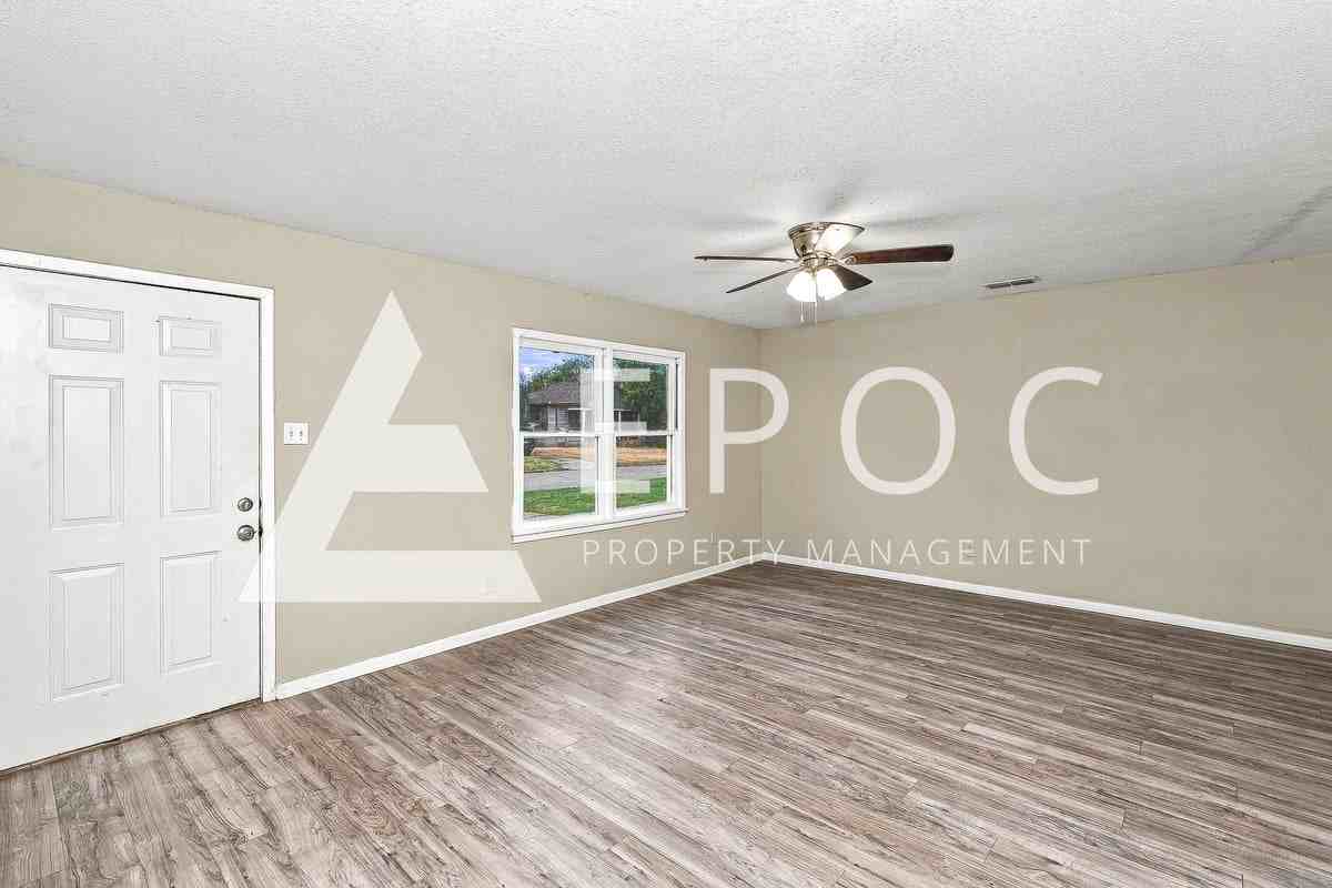 2611 Lawrence Rd - Photo 6 of 30