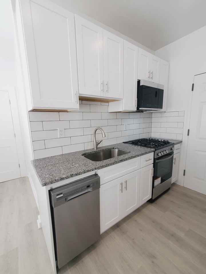 1462 Summer St #2 - Photo 2 of 6