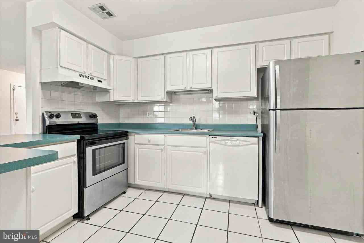 4000 Gypsy Ln #620F2 - Photo 6 of 16