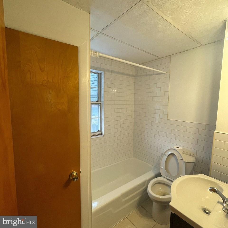 3268 Tilton St - Photo 5 of 8