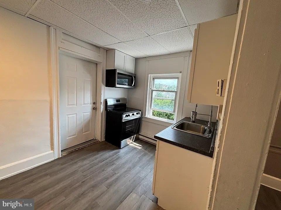 409 W Broad St #5 - Photo 3 of 10